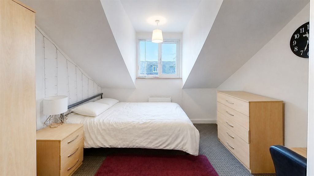 Property photo 3 of 9 219-Tiverton-Road-Be