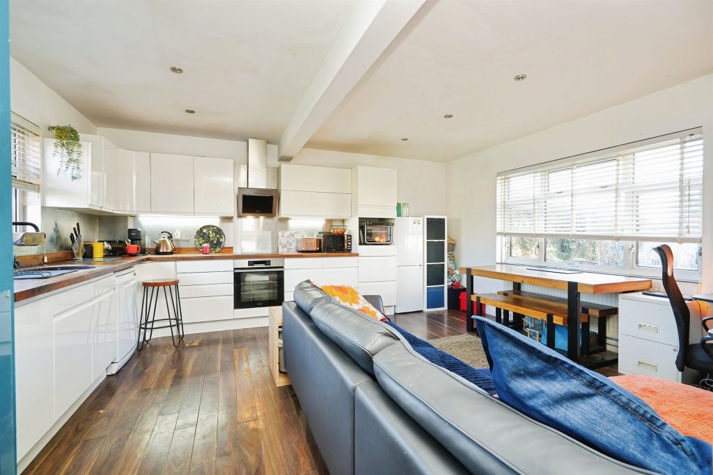 Property photo 3 of 17