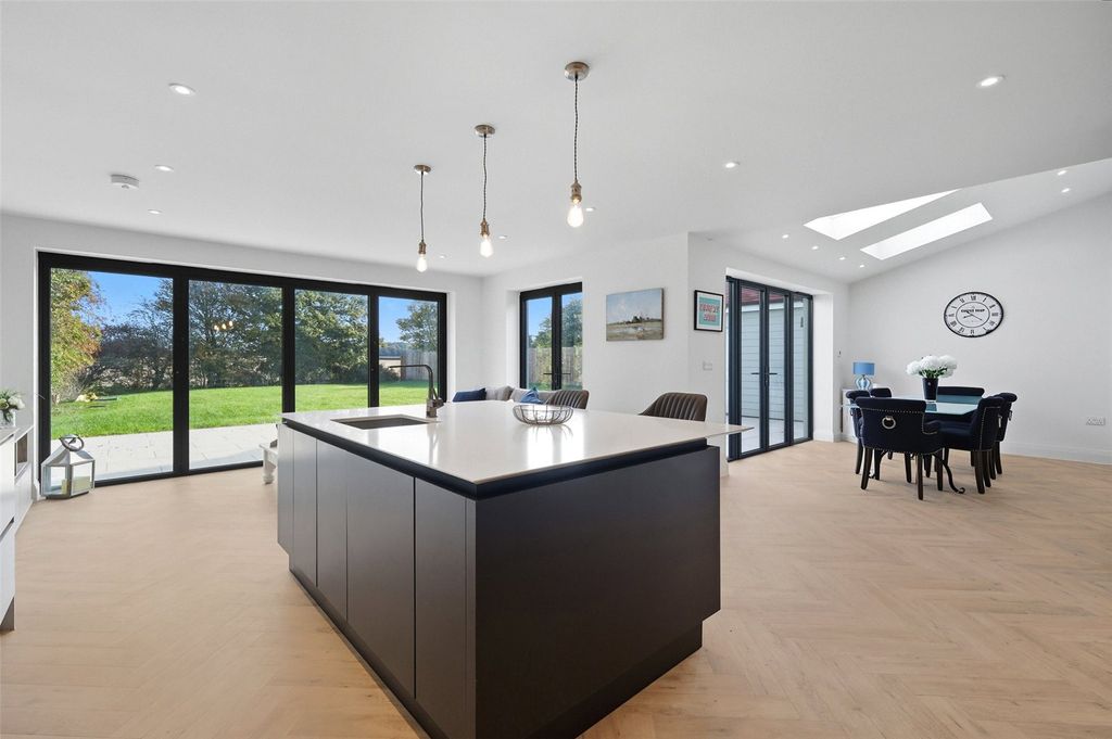 Property photo 2 of 18 Kitchen/Dining