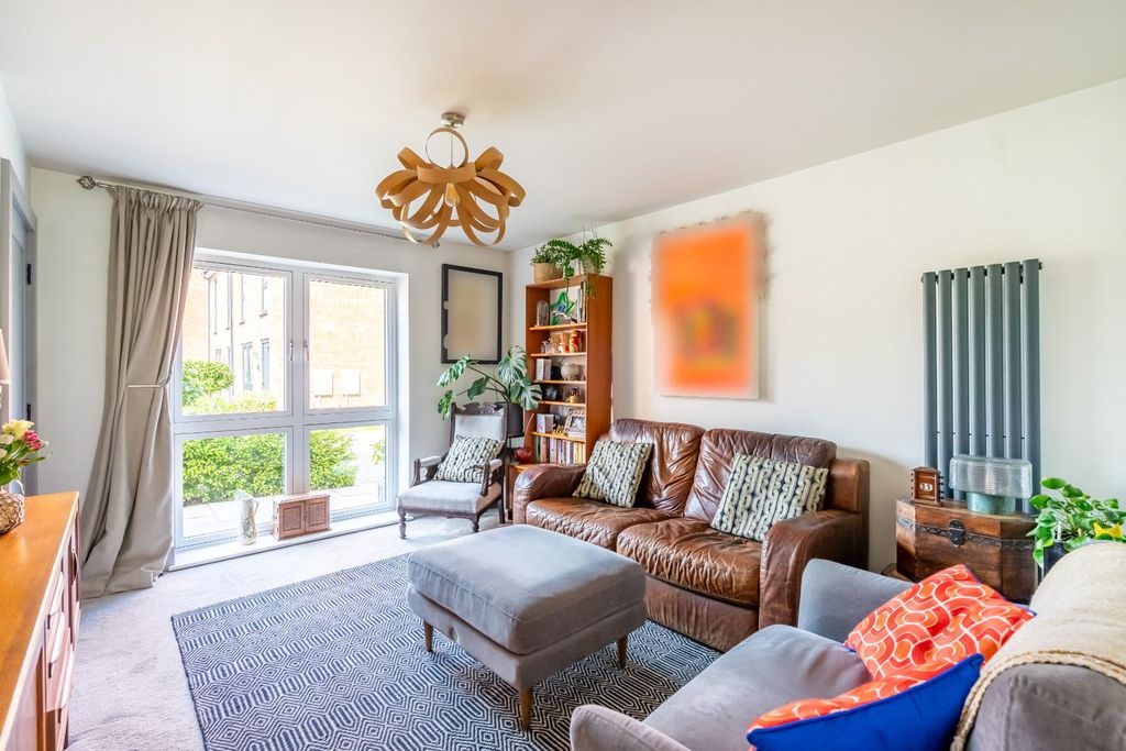 Property photo 2 of 20 Living Room