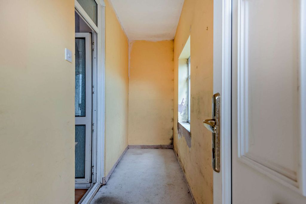 Property photo 2 of 30