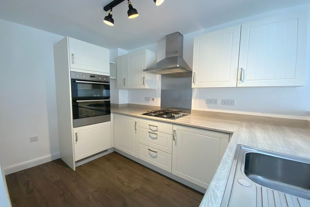 Property photo 3 of 29 Kitchen 