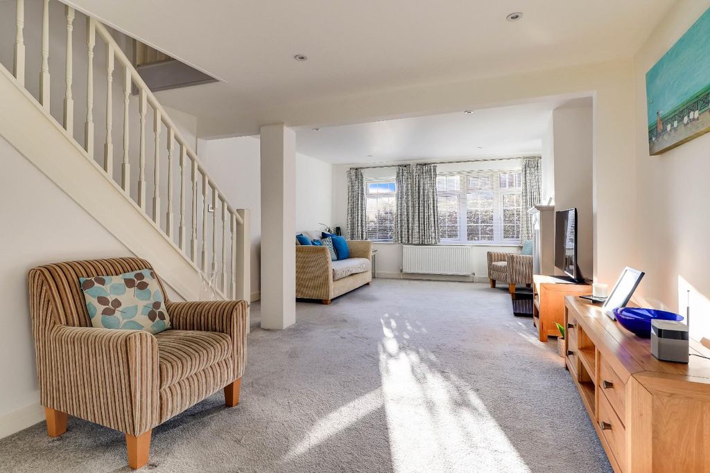 Property photo 3 of 27 Img (21).Jpg