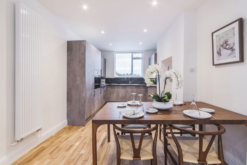 Property photo 2 of 10 M&amp;M, Flat B, 105 ...