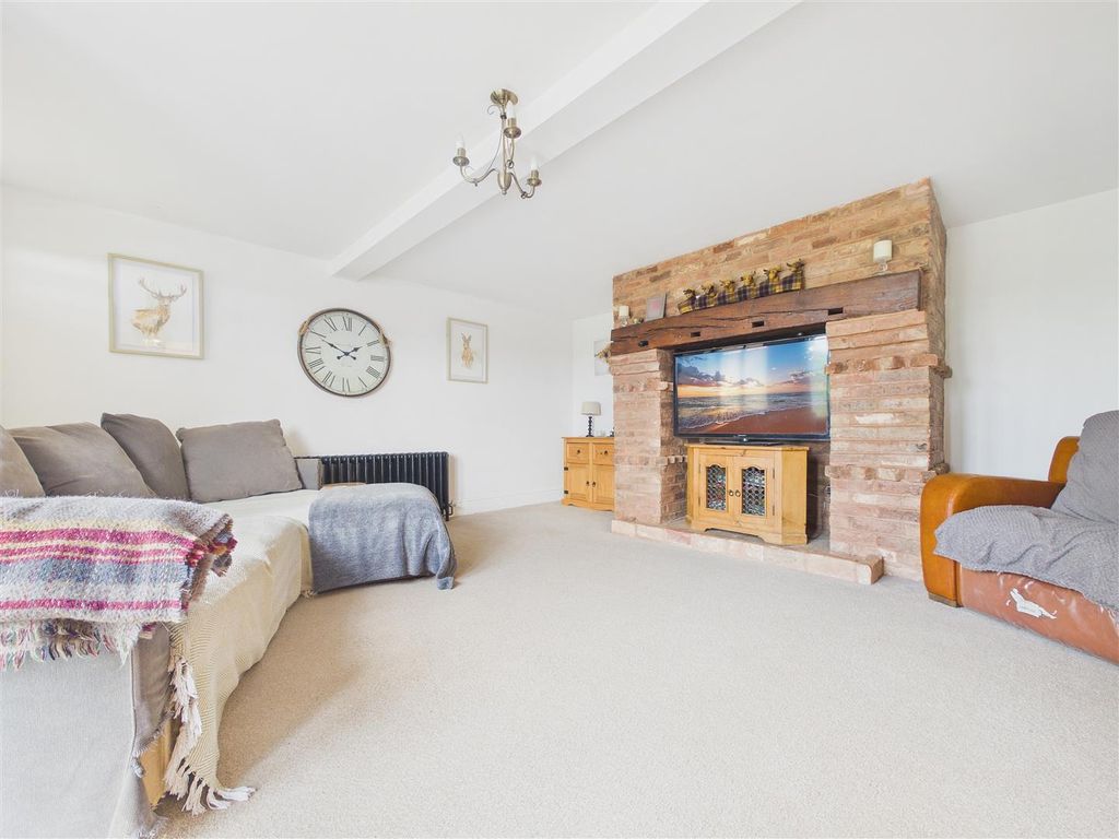 Property photo 3 of 17 Cam01407G0-Pr0143-Still012.Jpg