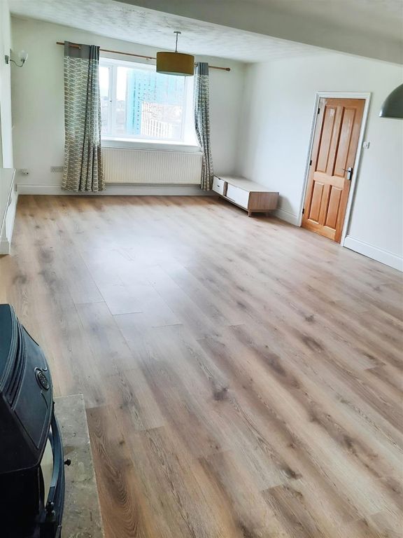 Property photo 2 of 16 Terrace