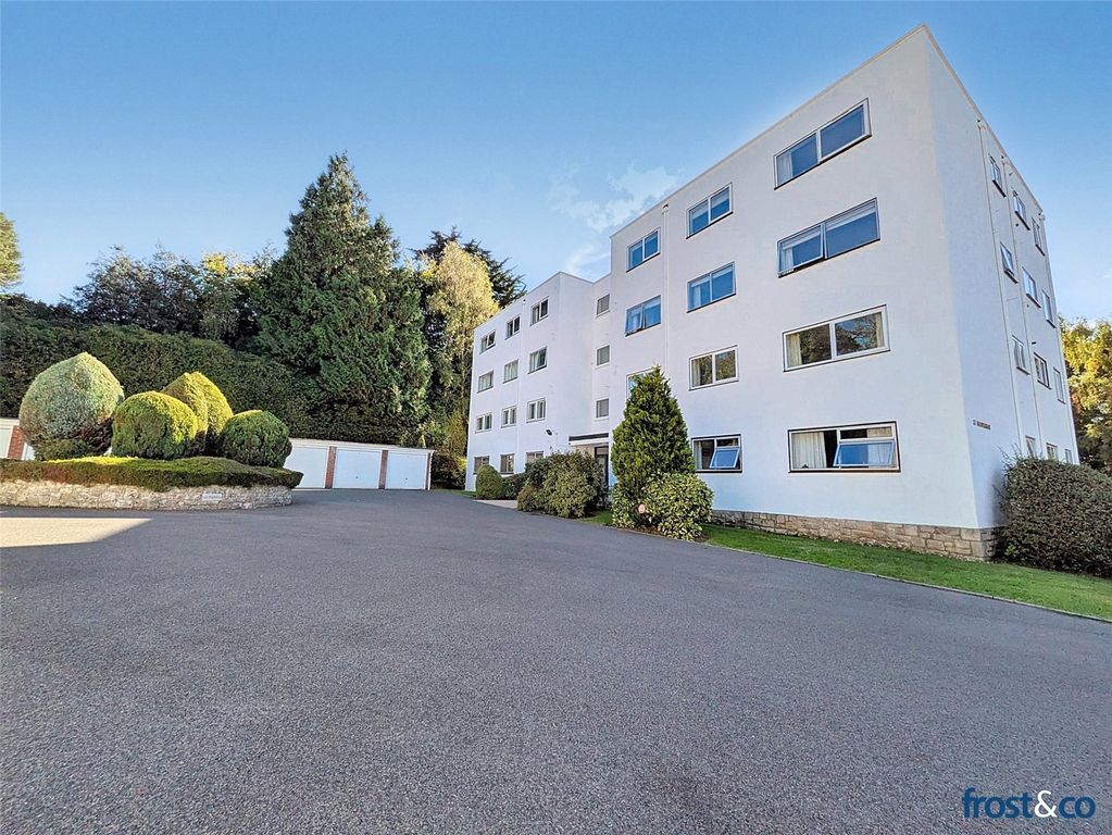 Property photo 1 of 14 Heathside