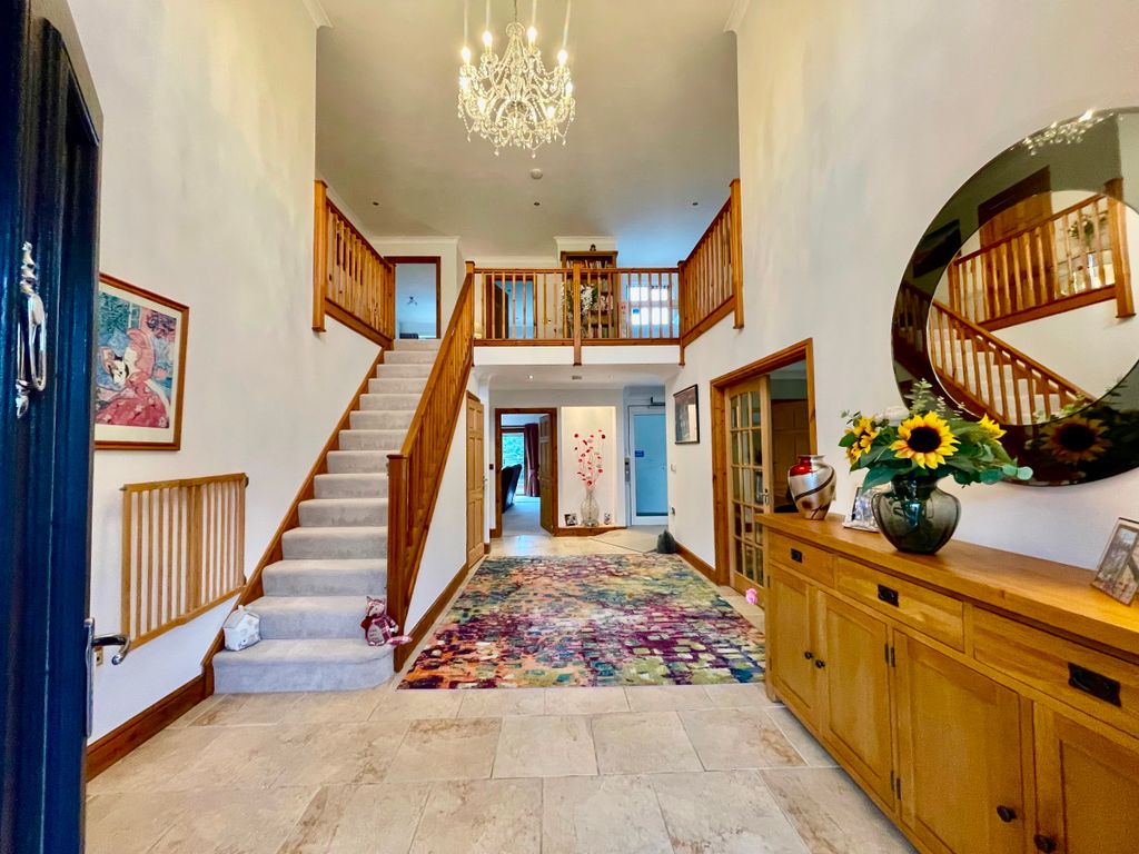 Property photo 2 of 33