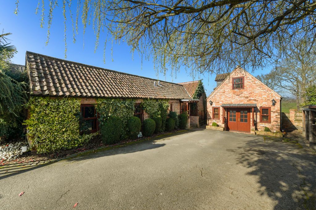 Property photo 1 of 33