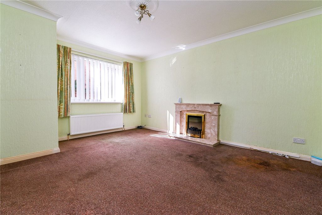 Property photo 2 of 15 Sitting Room