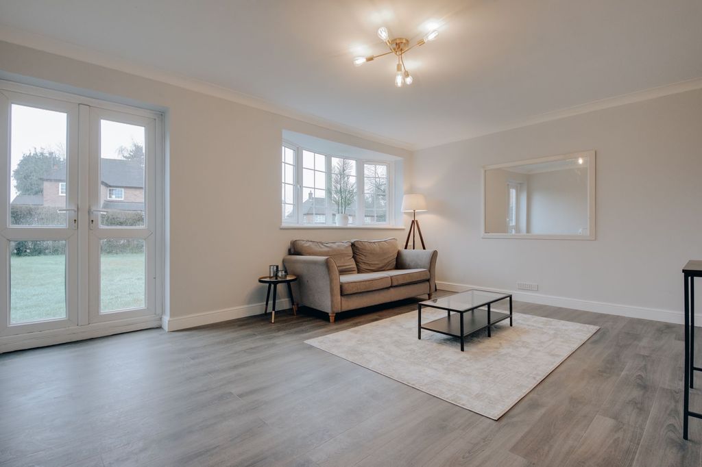 Property photo 1 of 10 Living Room