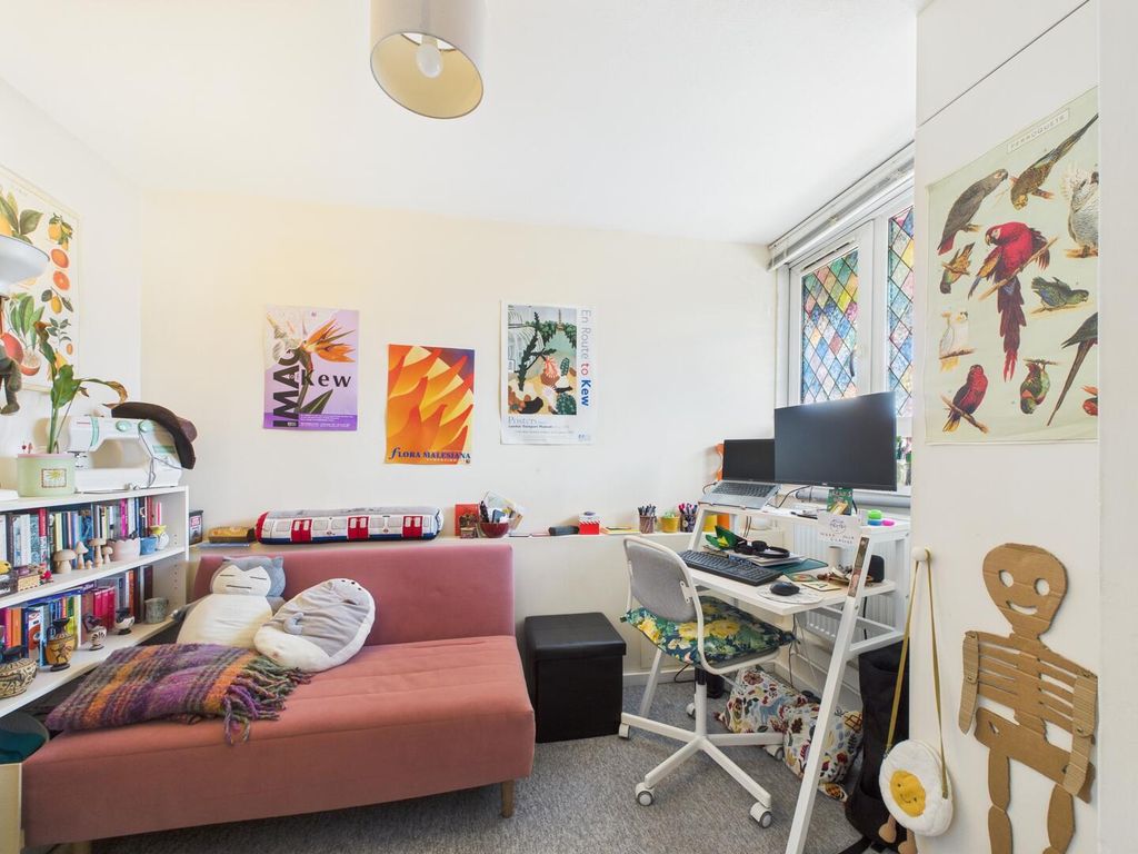 Property photo 2 of 8 Study