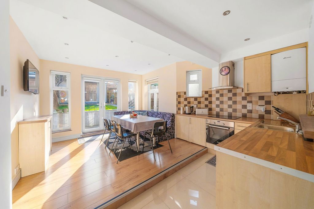 Property photo 2 of 18