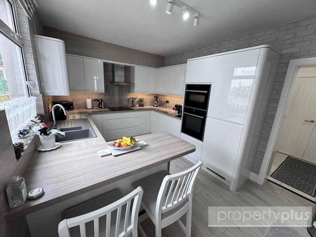 Property photo 2 of 27 Picture No. 22