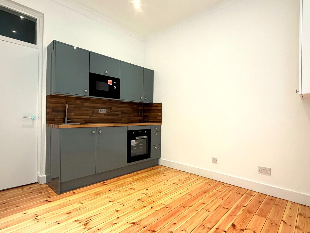 Property photo 3 of 6 Living Space