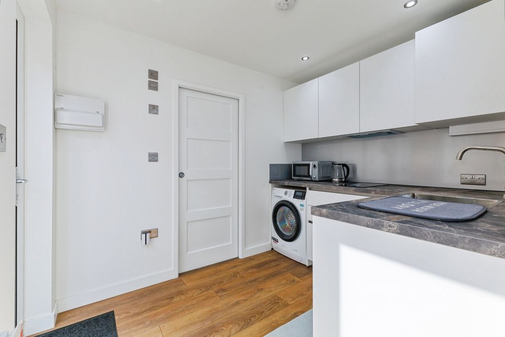 Property photo 2 of 21 Pbox-Img.Jpg