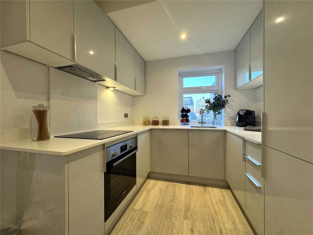 Property photo 2 of 6 Picture No. 12