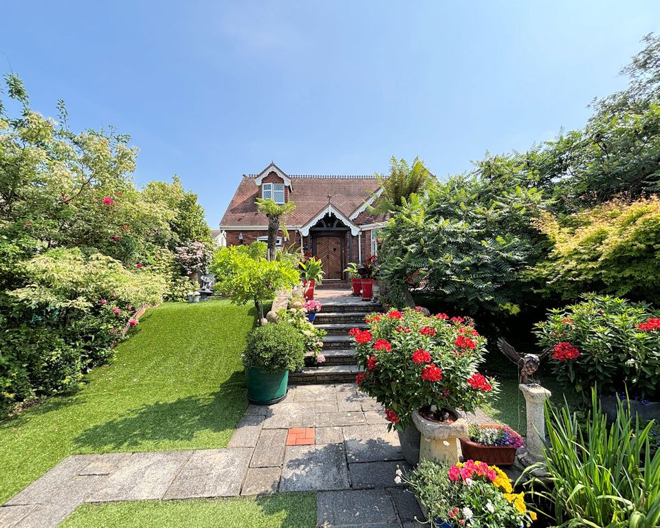 Property photo 2 of 43