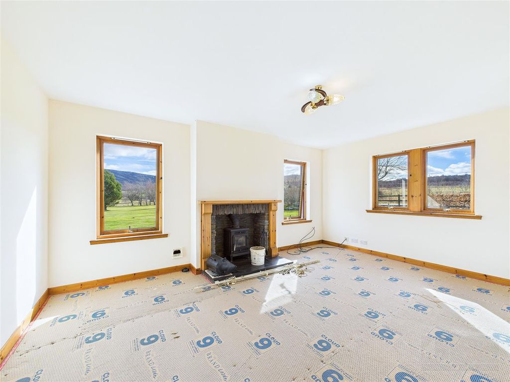 Property photo 3 of 31 Sitting Room