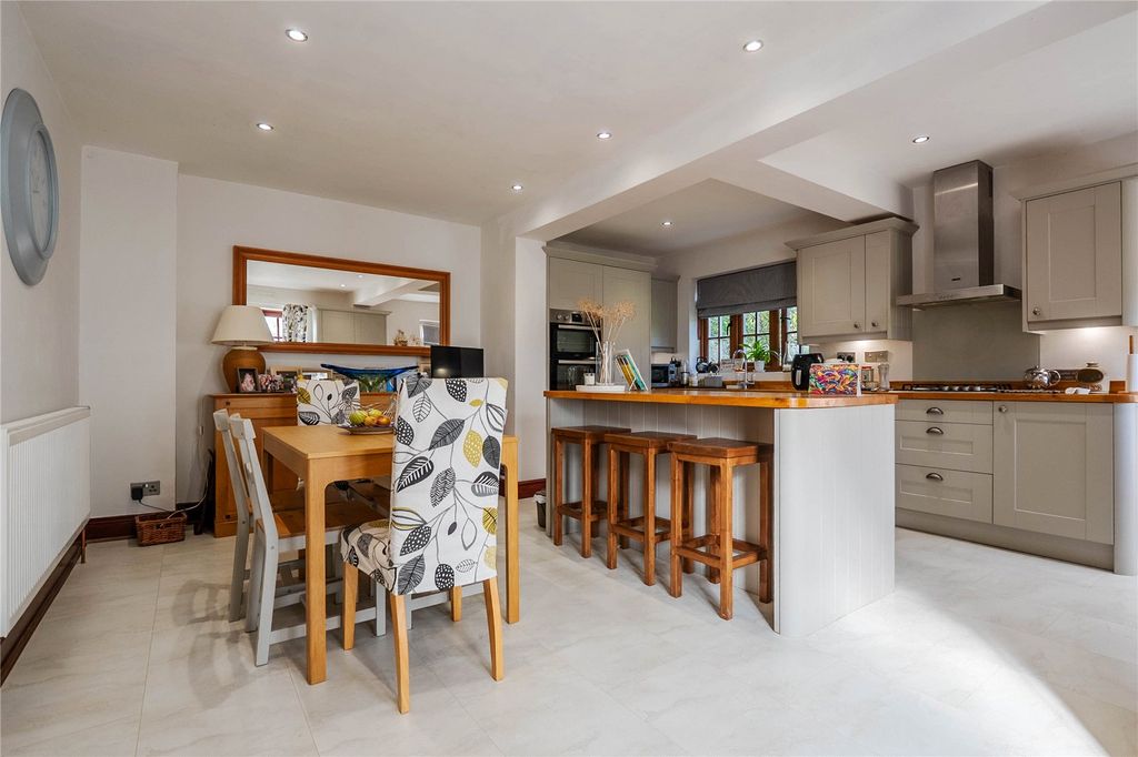 Property photo 1 of 18 Picture No. 12