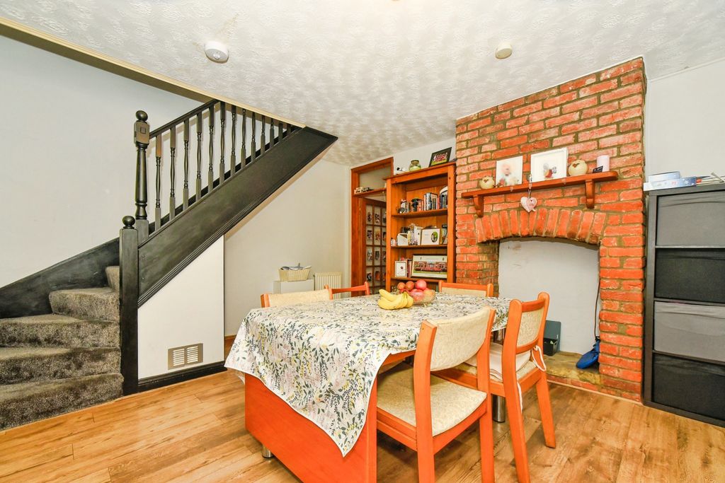 Property photo 2 of 20