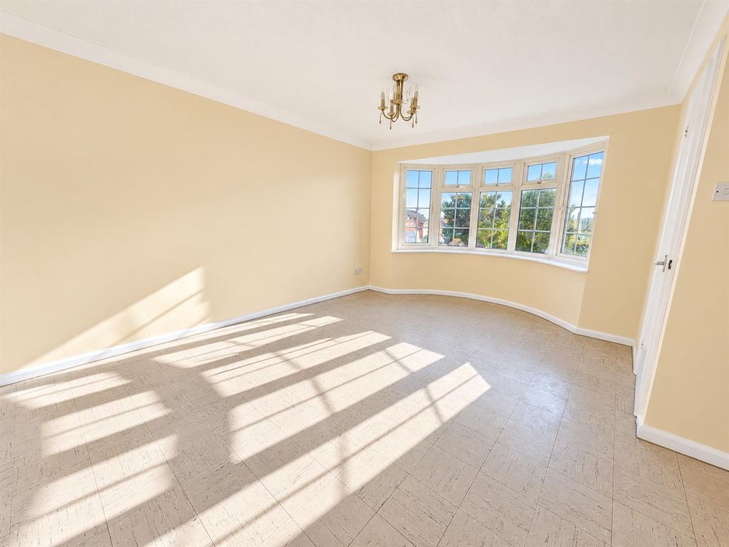 Property photo 3 of 17 Sunlit Empty Bay Window Room.Png