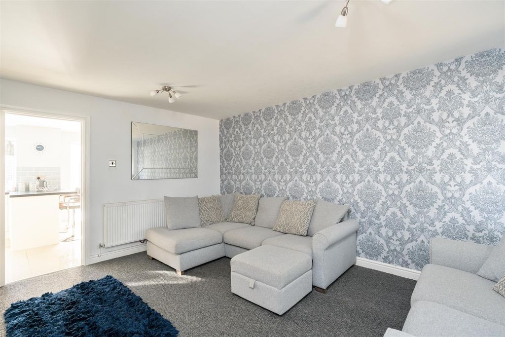Property photo 3 of 15 18 Stockwell Rise_2.Jpg