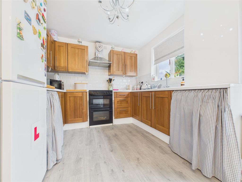 Property photo 3 of 17 Cam02453G0-Pr0195-Still006.Jpg