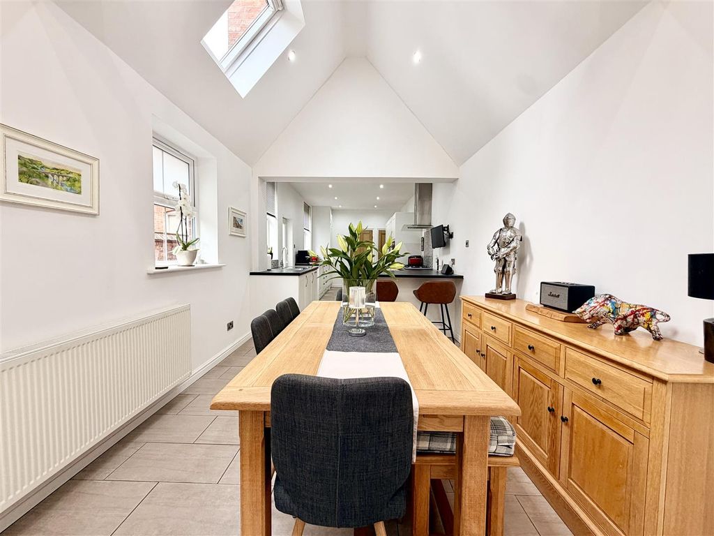 Additional image 12 of 5 bed town house for saleHerrick Road, Loughborough LE11