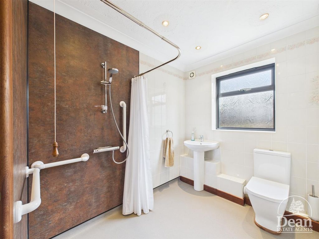 Property photo 3 of 22 Wet Room