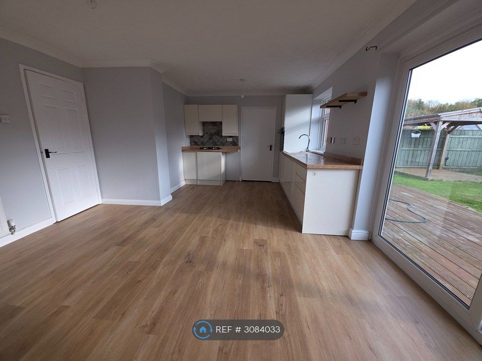 Property photo 2 of 12 Kitchen