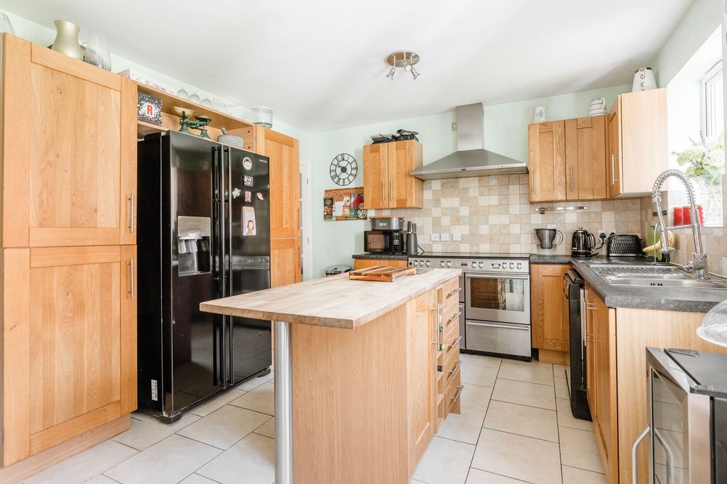Property photo 3 of 35