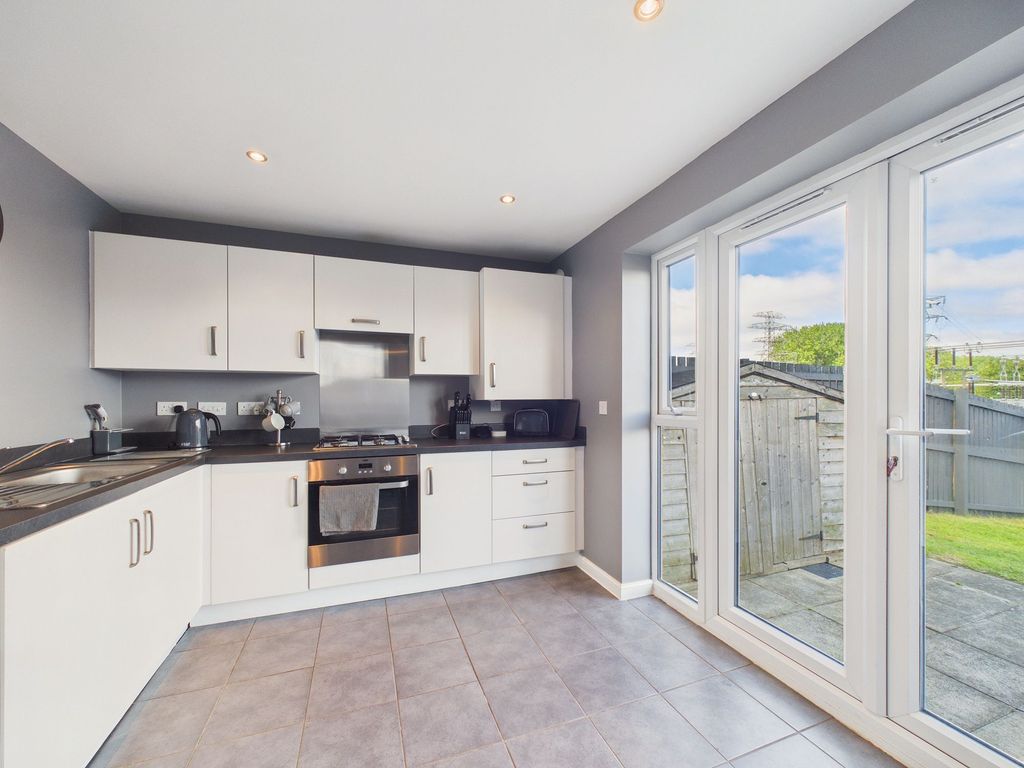 Property photo 2 of 12 Dining Kitchen