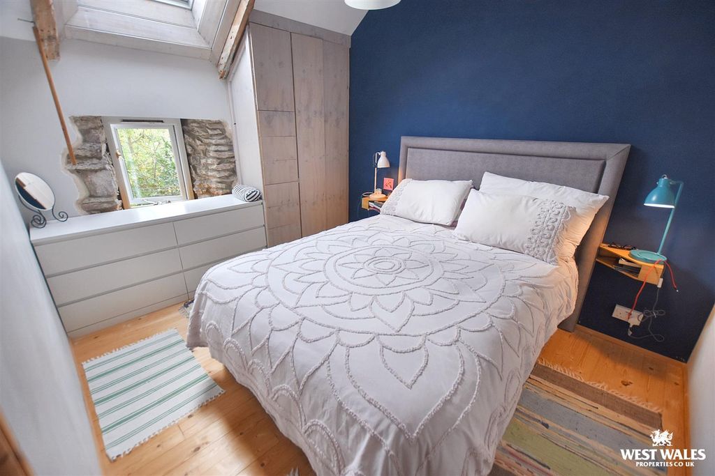 Property photo 3 of 21 4 - 2025-10-12T213006.362.Jpg