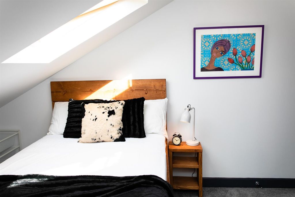 Property photo 1 of 8 52 Argyll Street-3.Jpg