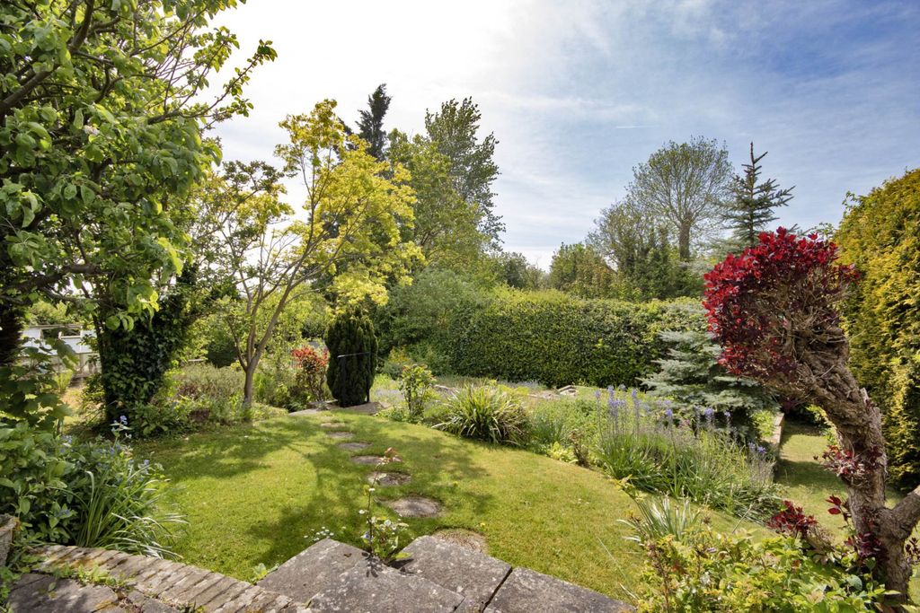 Property photo 2 of 23