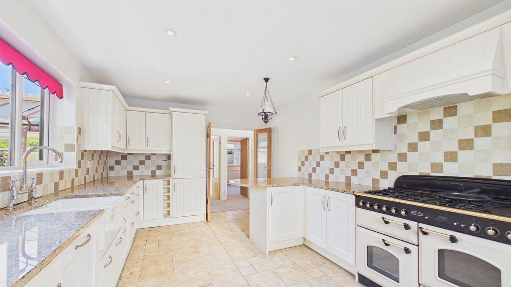 Property photo 2 of 26