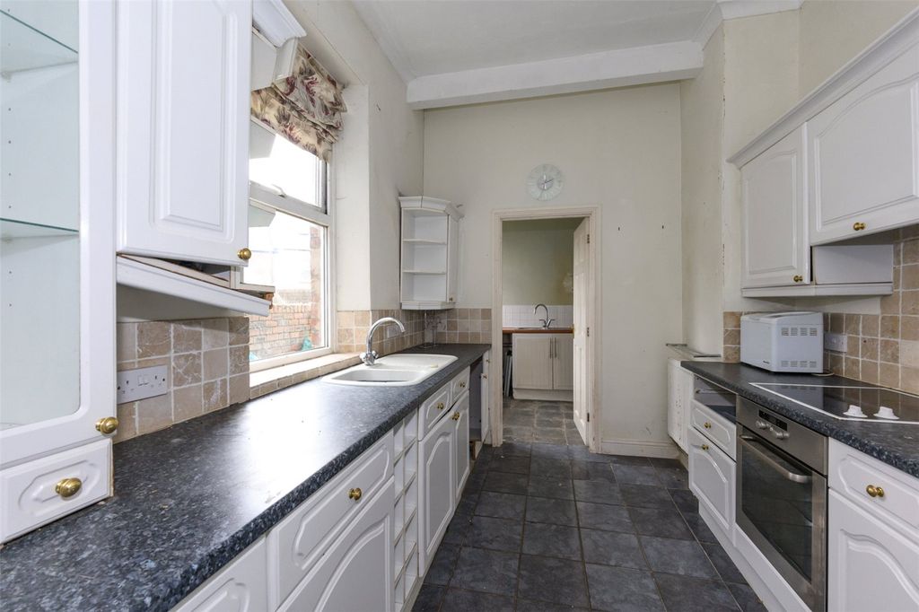 Property photo 3 of 9 Kitchen