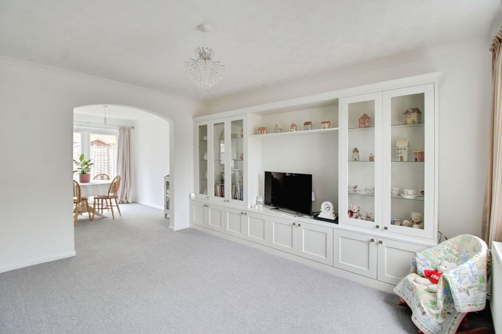 Property photo 3 of 12