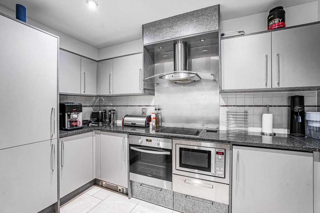Property photo 3 of 20 Kitchen