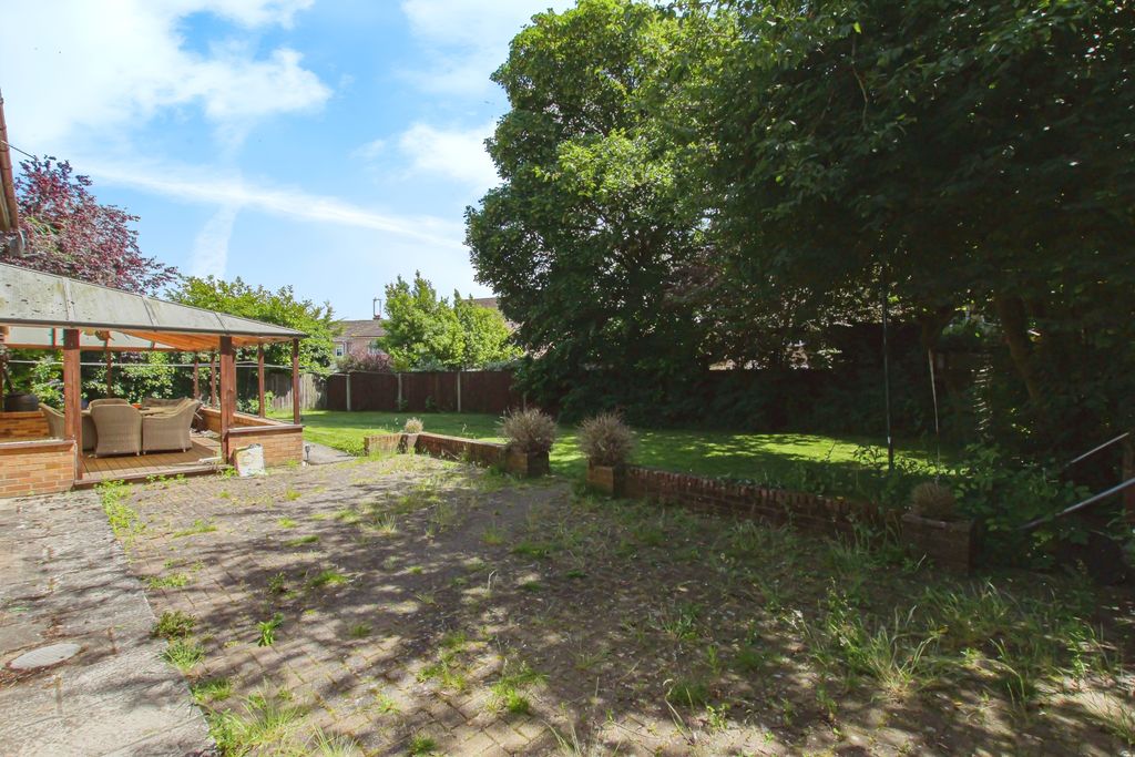 Property photo 3 of 20 Garden