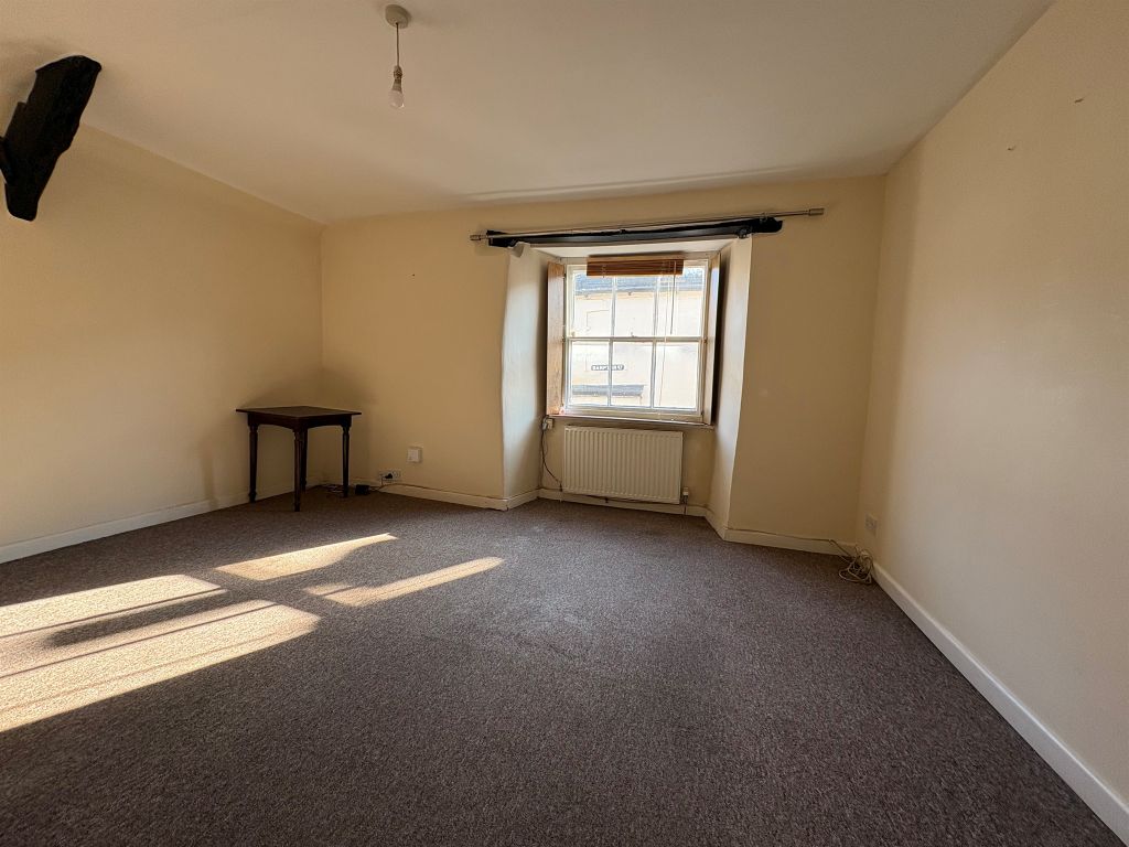 Property photo 3 of 13 96c Flat