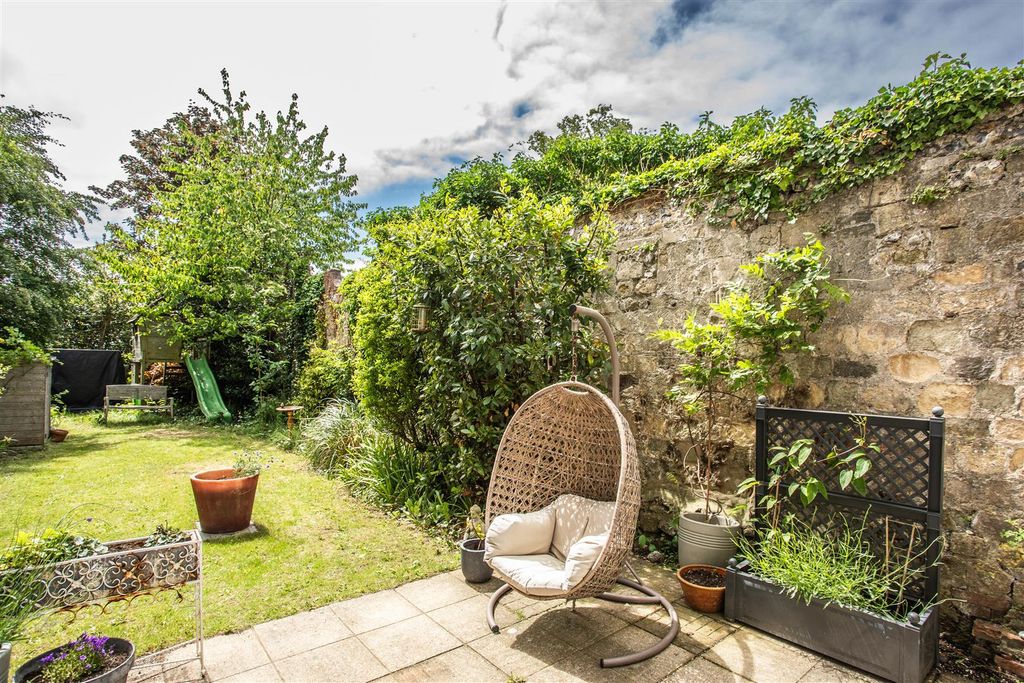 Property photo 2 of 26