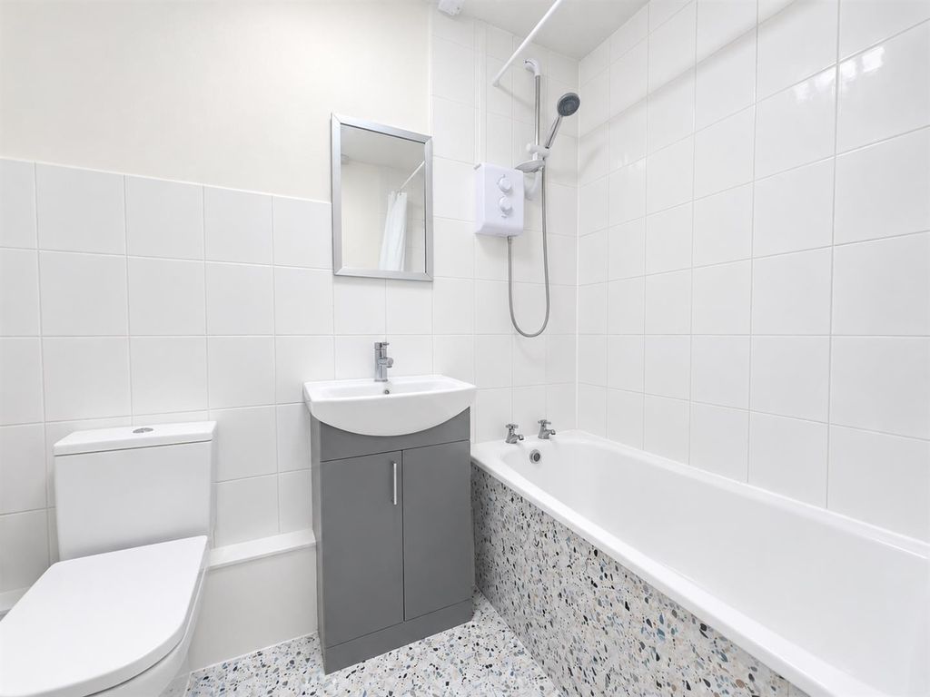 Stokes Croft, St Pauls, Bristol BS1, 1 bed flat to rent, £1,500 pcm ...