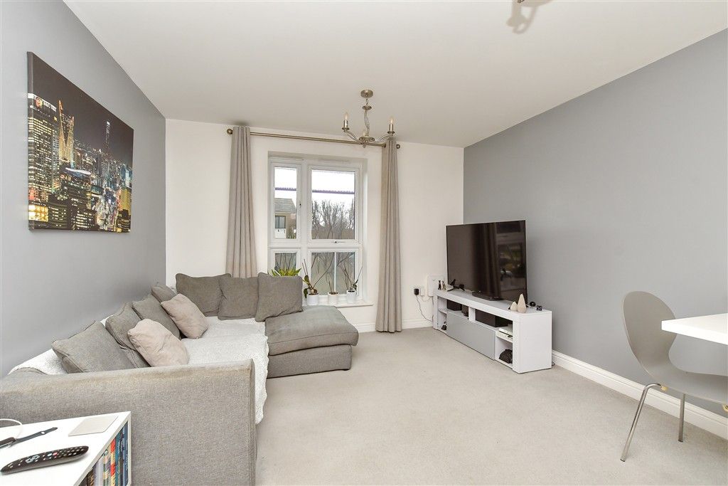 Property photo 2 of 6 Lounge/ Dining Area