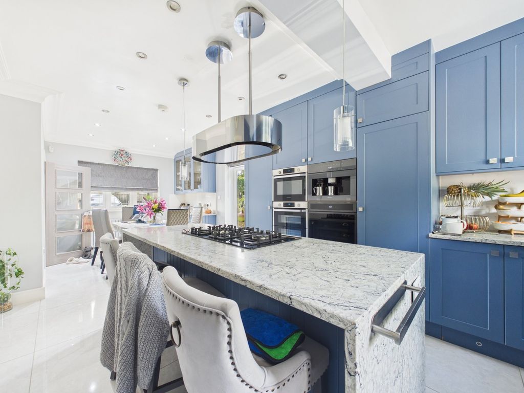 Property photo 3 of 28 Kitchen