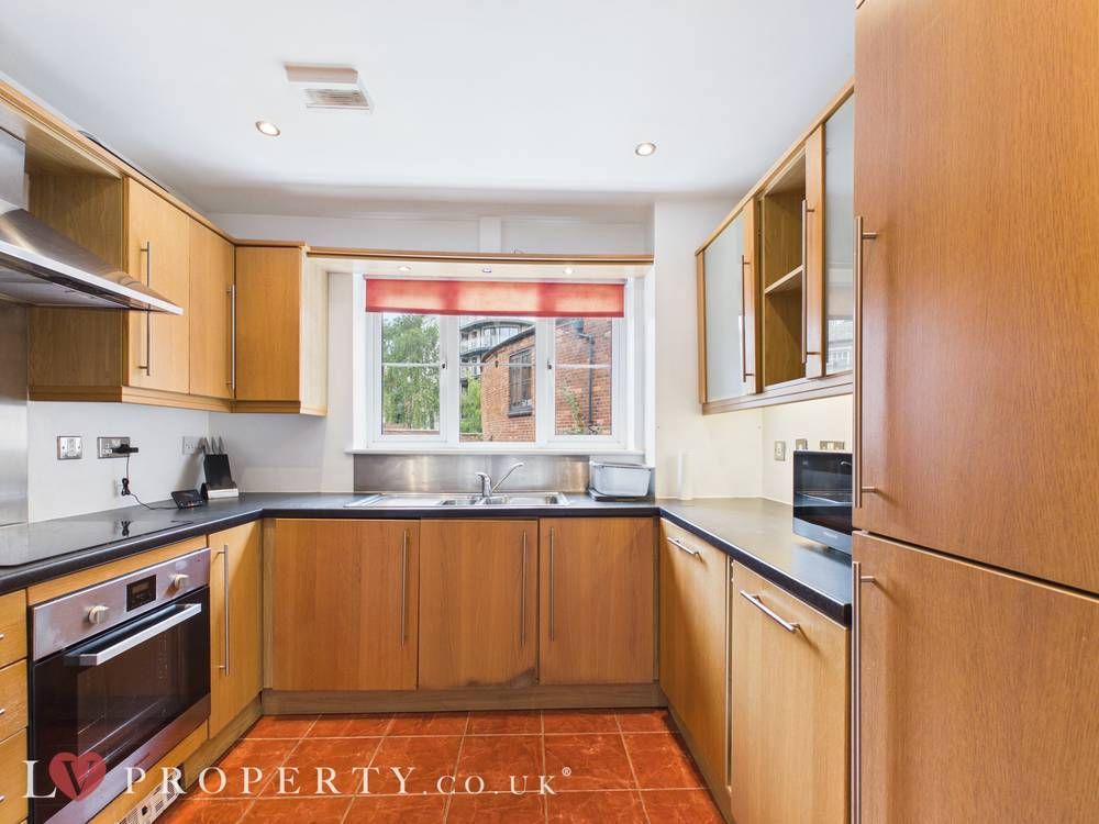 Property photo 1 of 8 Giraffe360-Still001