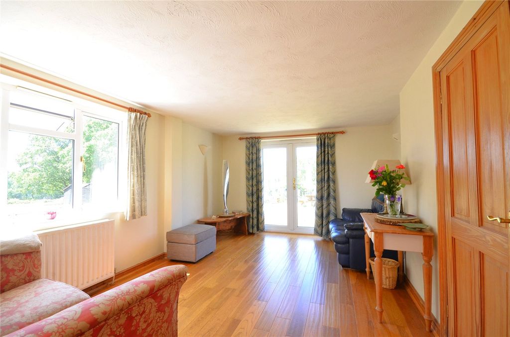 Property photo 3 of 27 Sitting Room