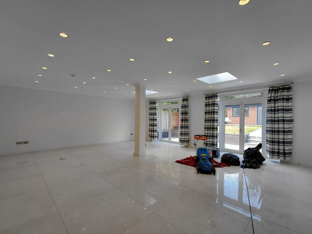 Property photo 3 of 24