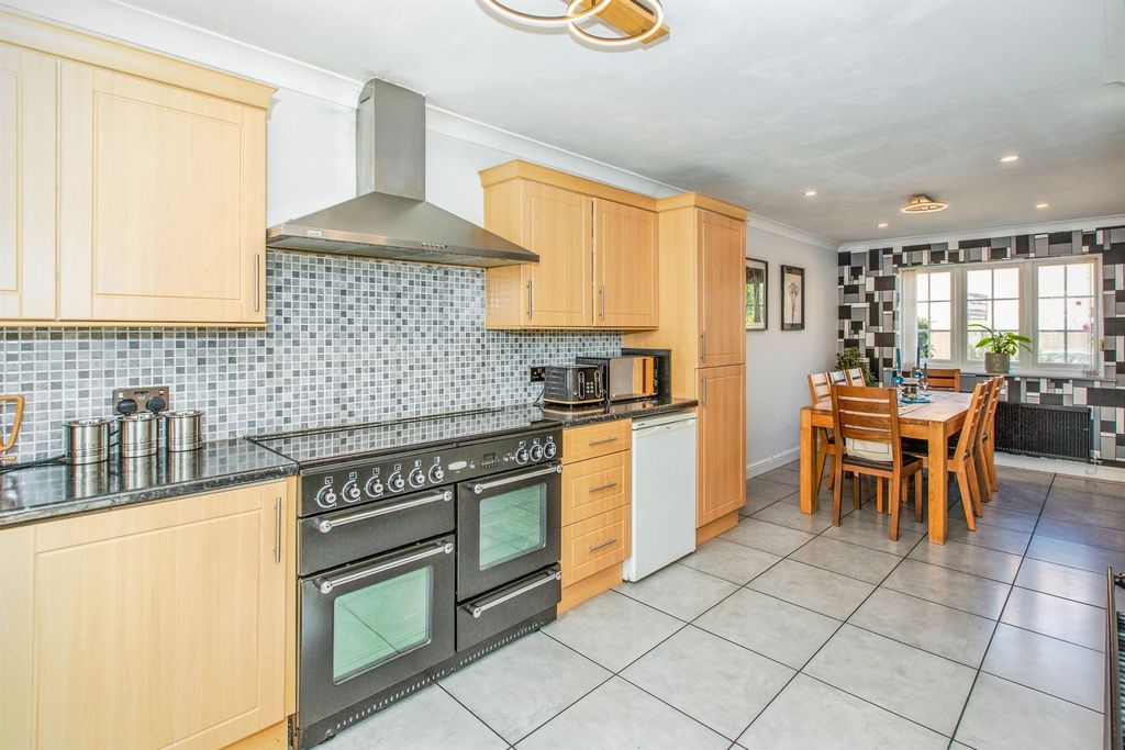Property photo 2 of 19